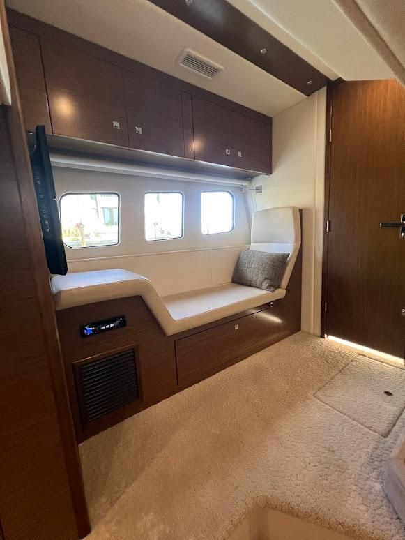 2014 Cruisers Yachts 45 