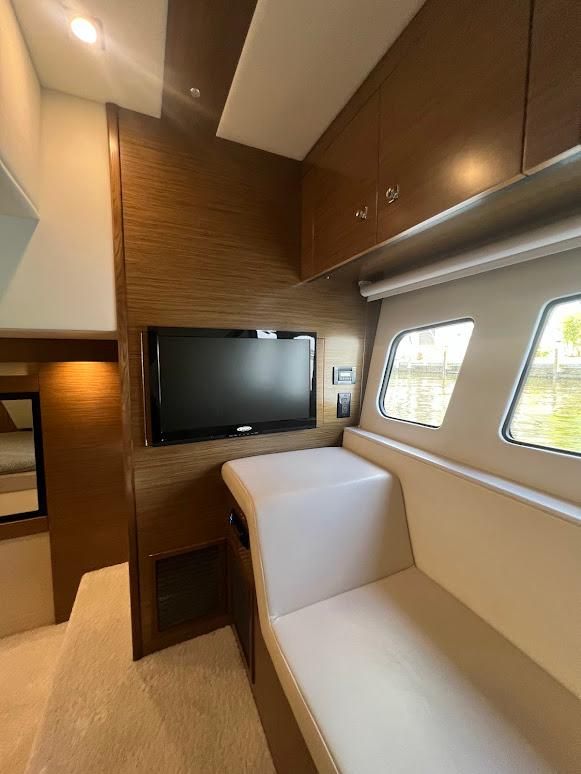 2014 Cruisers Yachts 45 
