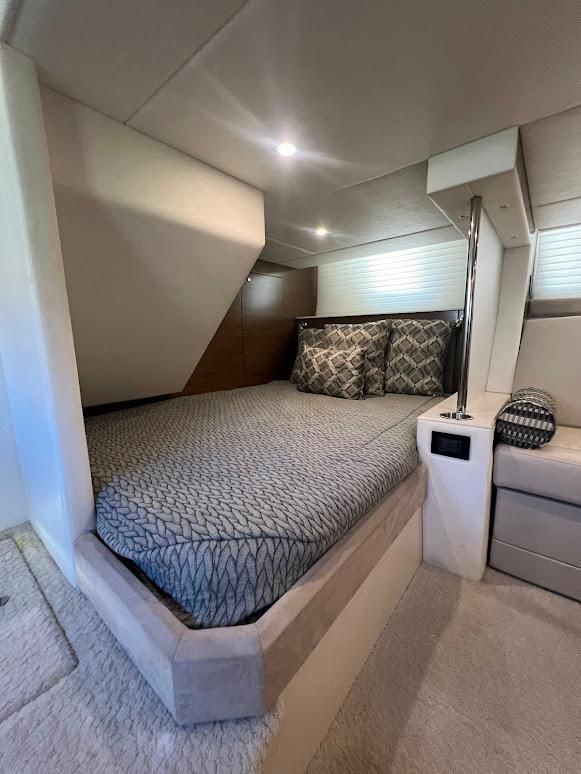 2014 Cruisers Yachts 45 