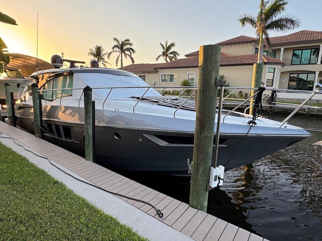 2014 Cruisers Yachts 45 