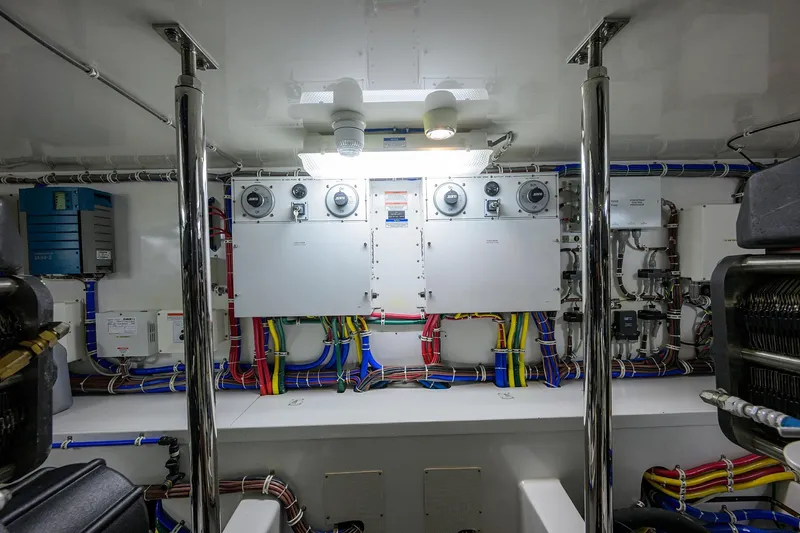 Sea Nyle Yacht Photos Pics Hatteras 54 Sea Nyle - Engine Room