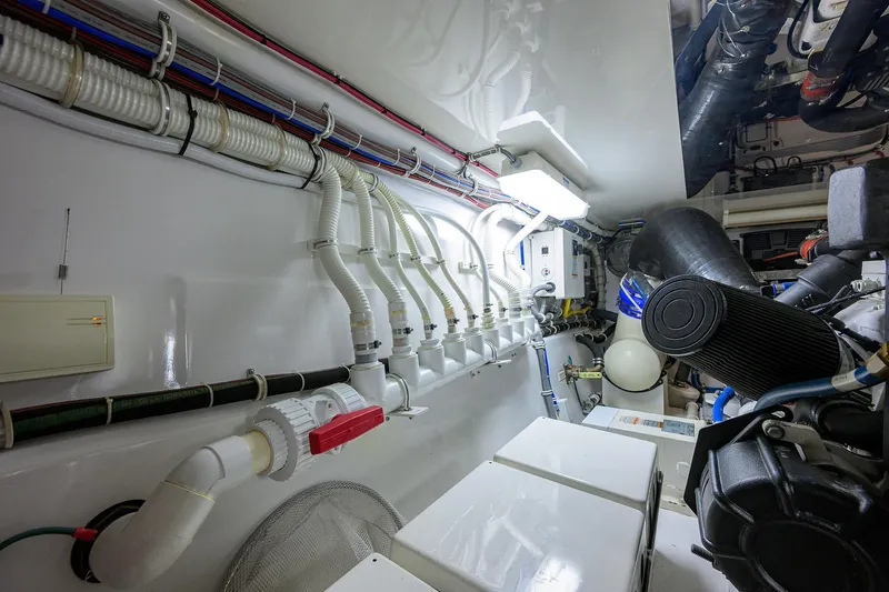 Sea Nyle Yacht Photos Pics Hatteras 54 Sea Nyle - Engine Room