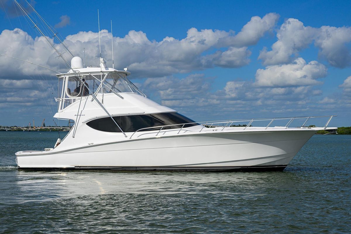2017 Hatteras 54