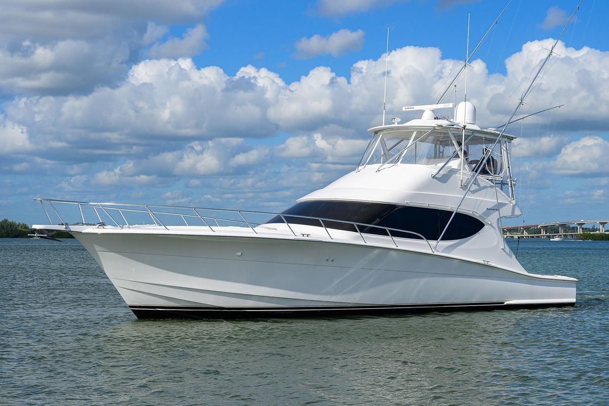 2017 Hatteras 54