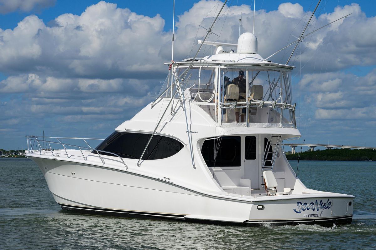 2017 Hatteras 54