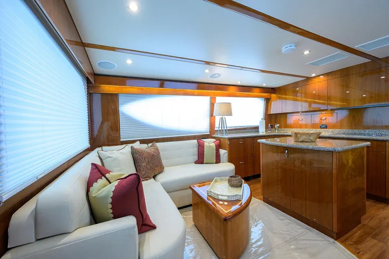 Sea Nyle Yacht Photos Pics Hatteras 54 Sea Nyle - Salon