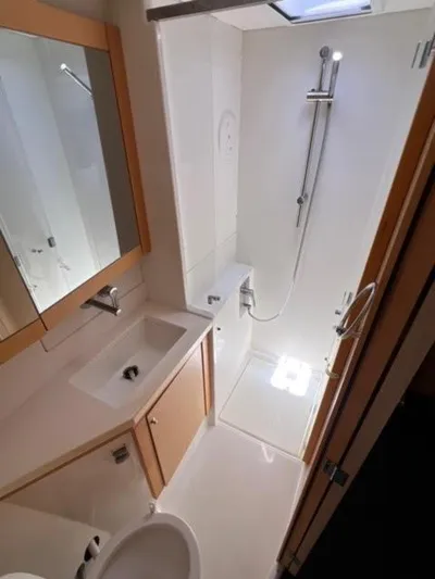 Kajsa Yacht Photos Pics Modern bathroom in a 2017 Lagoon 450 F yacht with shower and sink.