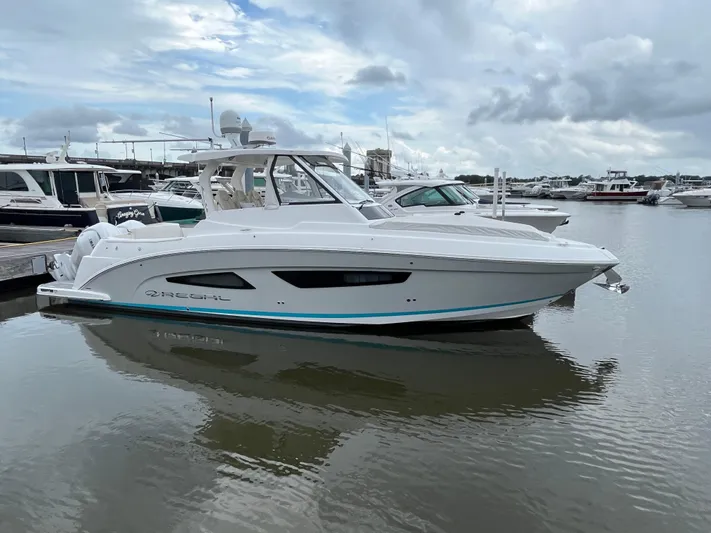 Don't Stop Believin Yacht Photos Pics 2022 Regal 33 SAV boat docked in a marina.