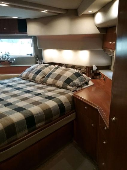 2000-45-cruisers-yachts-4450-express-motoryacht