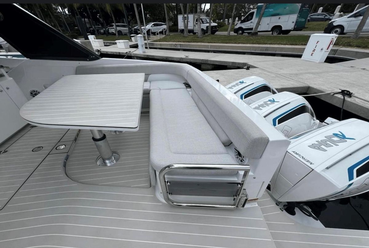 2022 Azimut 42 