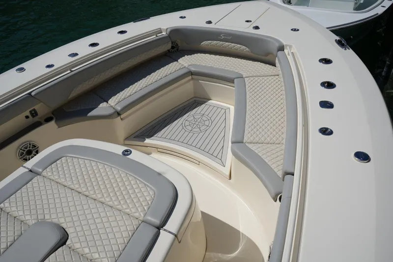 Uncharted Yacht Photos Pics Scout 38 Uncharted - Forwar Seating