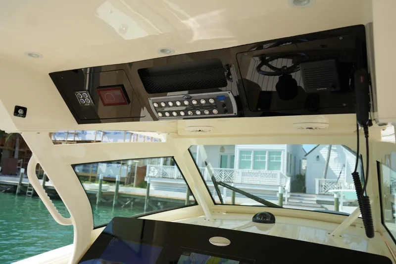 Uncharted Yacht Photos Pics Scout 38 Uncharted - Electronics