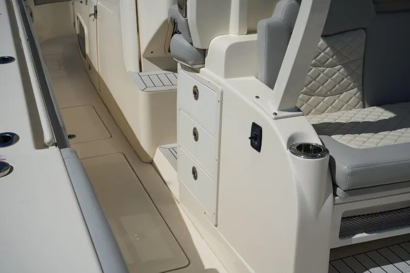 Uncharted Yacht Photos Pics Scout 38 Uncharted - Deck Equipment