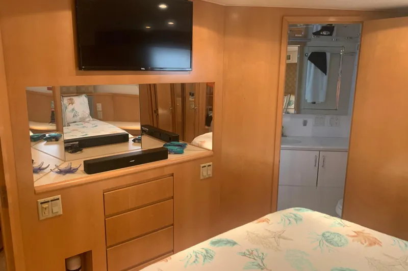  Yacht Photos Pics Interior of 1999 Hatteras 52 Cockpit Motor Yacht with TV, mirror, and bathroom.