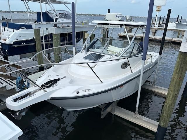 2008 Boston Whaler 235 Conquest