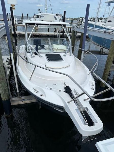 2008 Boston Whaler 235 Conquest