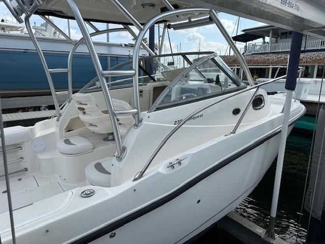 2008 Boston Whaler 235 Conquest