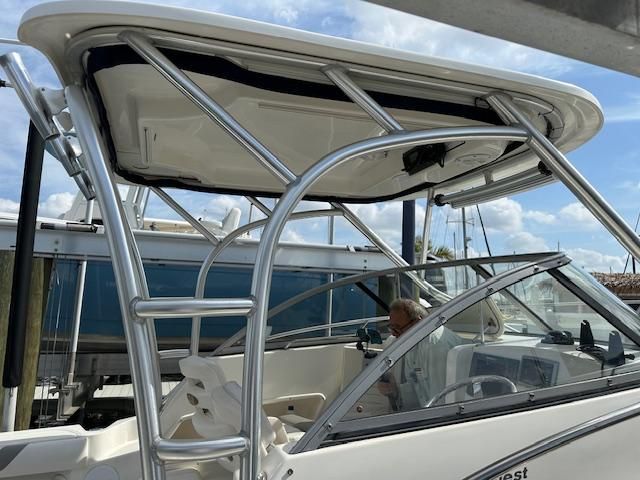 2008 Boston Whaler 235 Conquest