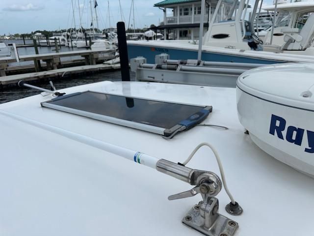 2008 Boston Whaler 235 Conquest