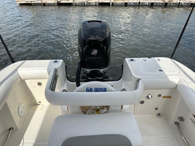 2008 Boston Whaler 235 Conquest