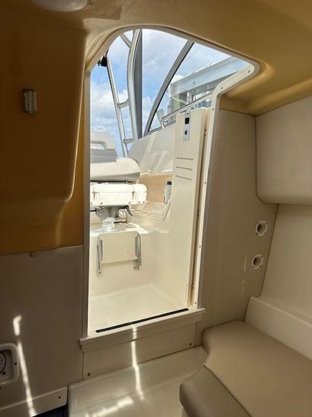 2008 Boston Whaler 235 Conquest