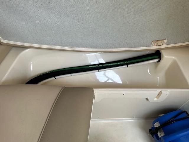 2008 Boston Whaler 235 Conquest