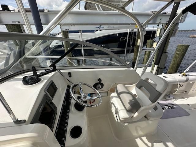 2008 Boston Whaler 235 Conquest