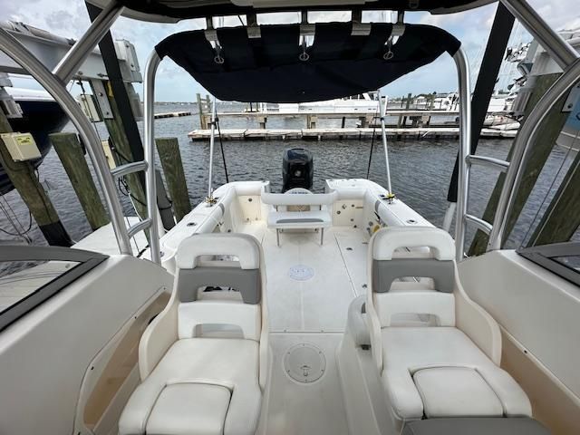2008 Boston Whaler 235 Conquest