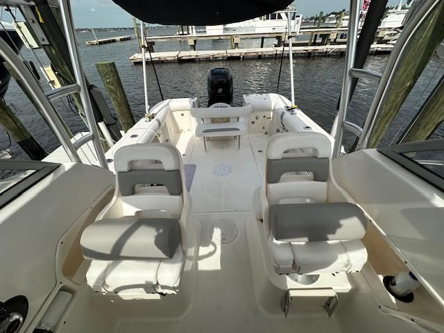 2008 Boston Whaler 235 Conquest