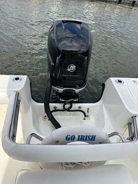 2008 Boston Whaler 235 Conquest