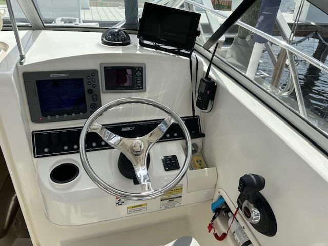 2008 Boston Whaler 235 Conquest