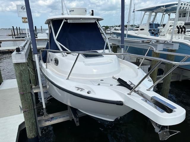 2008 Boston Whaler 235 Conquest