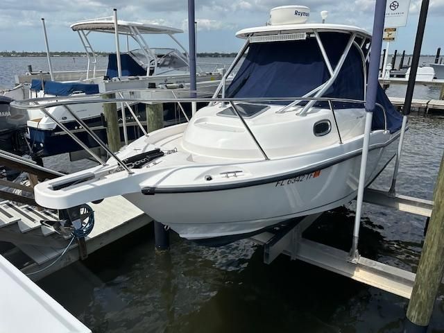 2008 Boston Whaler 235 Conquest