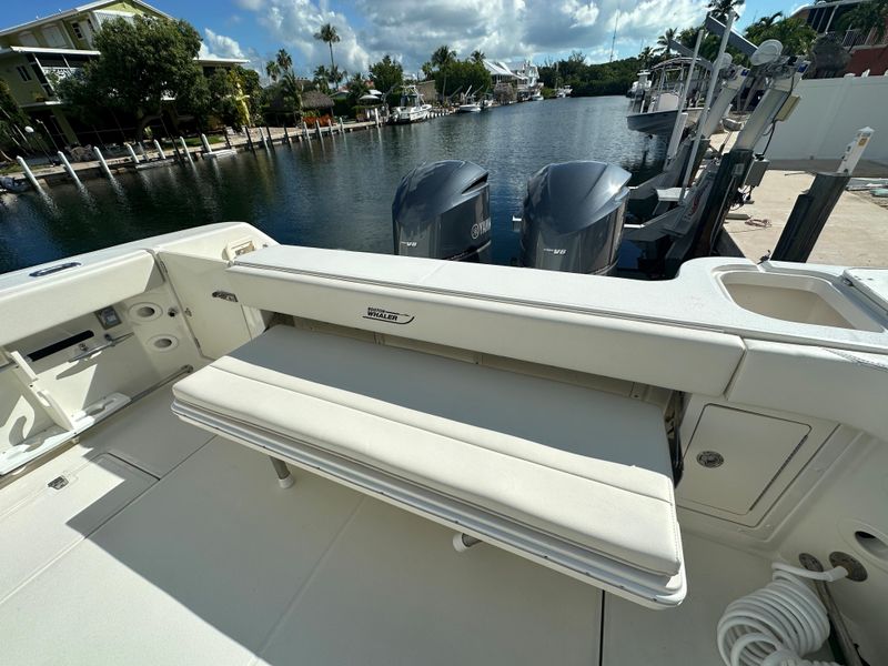 2005 Boston Whaler 305 Conquest