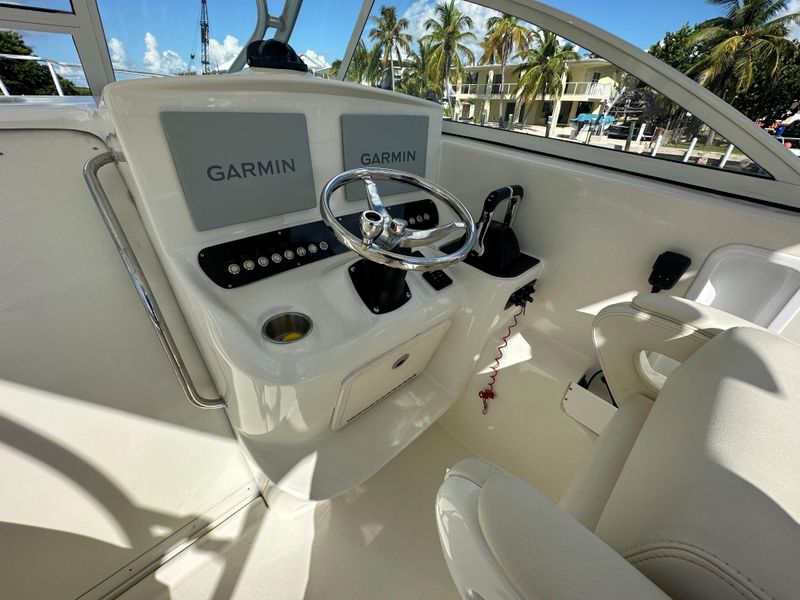 2005 Boston Whaler 305 Conquest