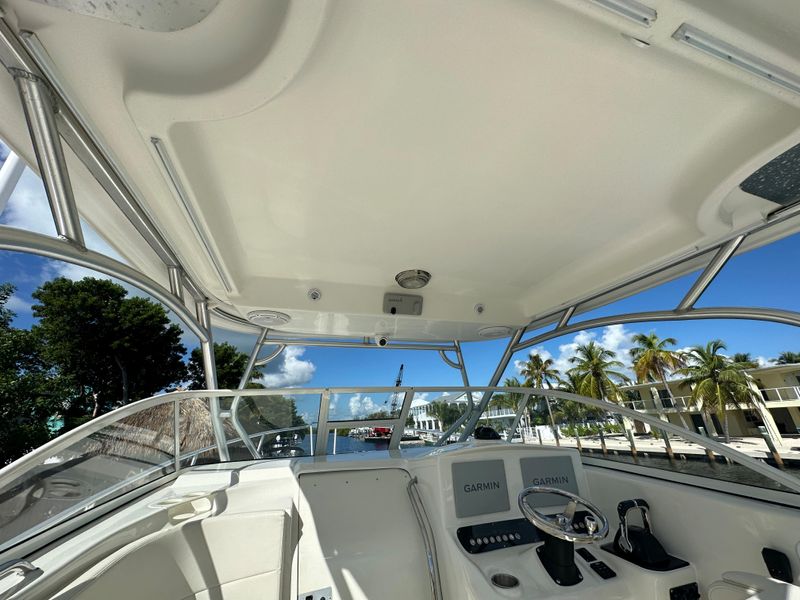 2005 Boston Whaler 305 Conquest