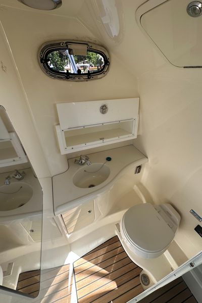2005 Boston Whaler 305 Conquest