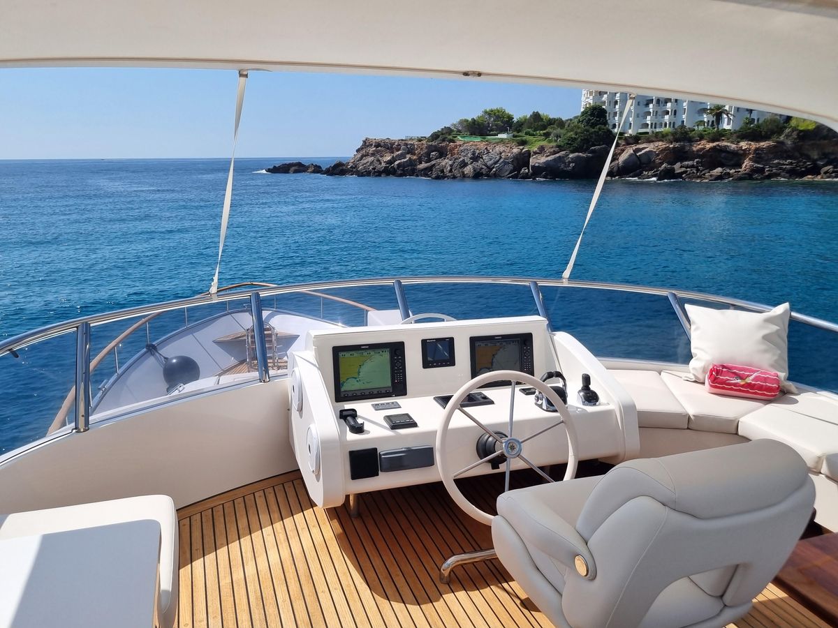 2013 Van der Valk 66 