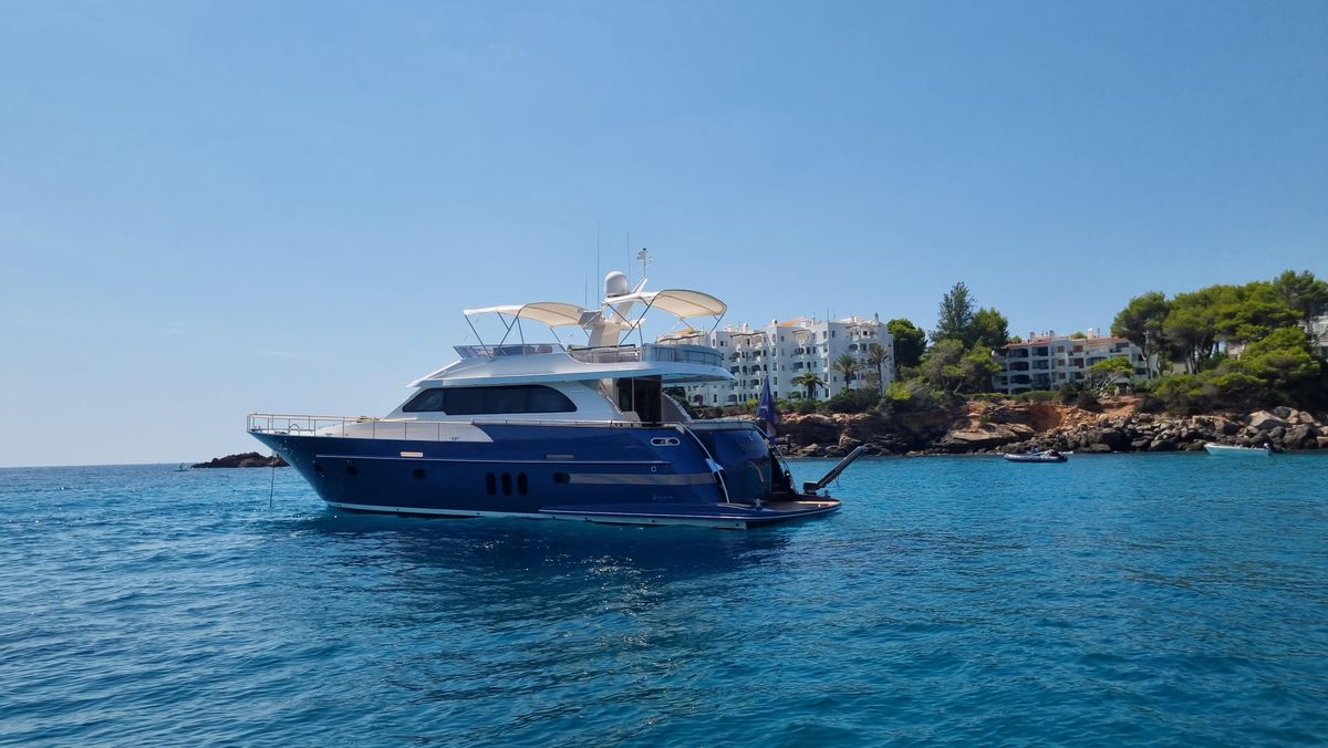 2013 Van der Valk 66 