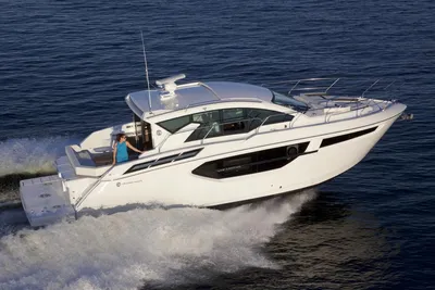 Cruisers Yachts 42 Cantius