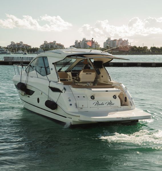 2019 Sea Ray Sundancer 350 Coupe