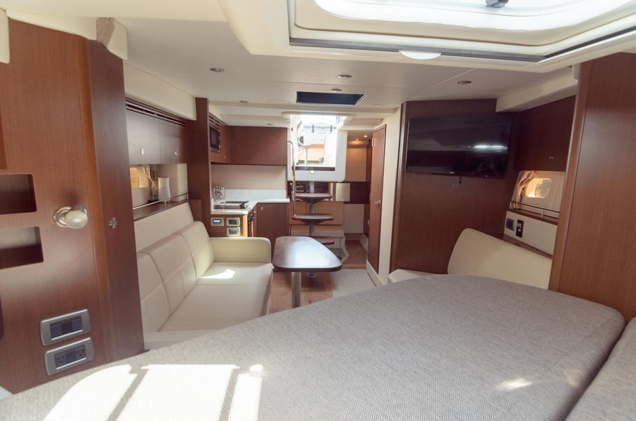 2019 Sea Ray Sundancer 350 Coupe