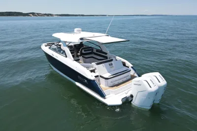 Cobalt R35 Outboard