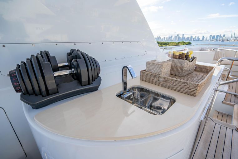 2002-147-intermarine-superyacht