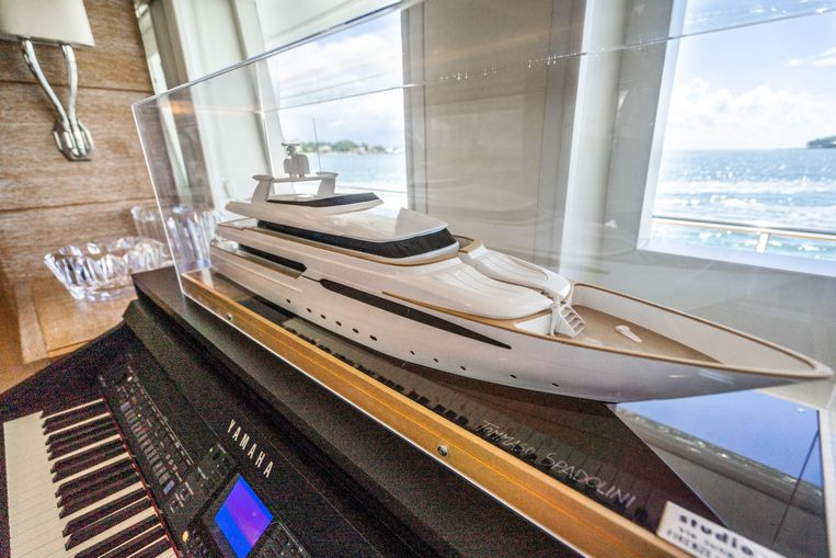 2002-147-intermarine-superyacht