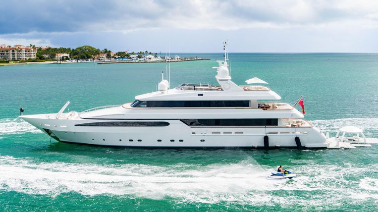 2002-147-intermarine-superyacht