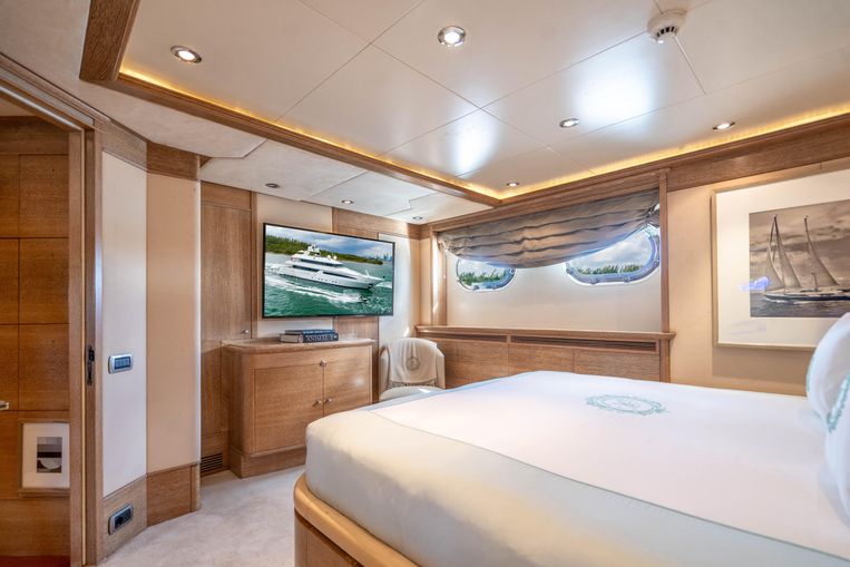 2002-147-intermarine-superyacht