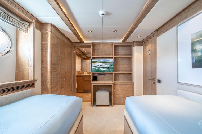 2002-147-intermarine-superyacht
