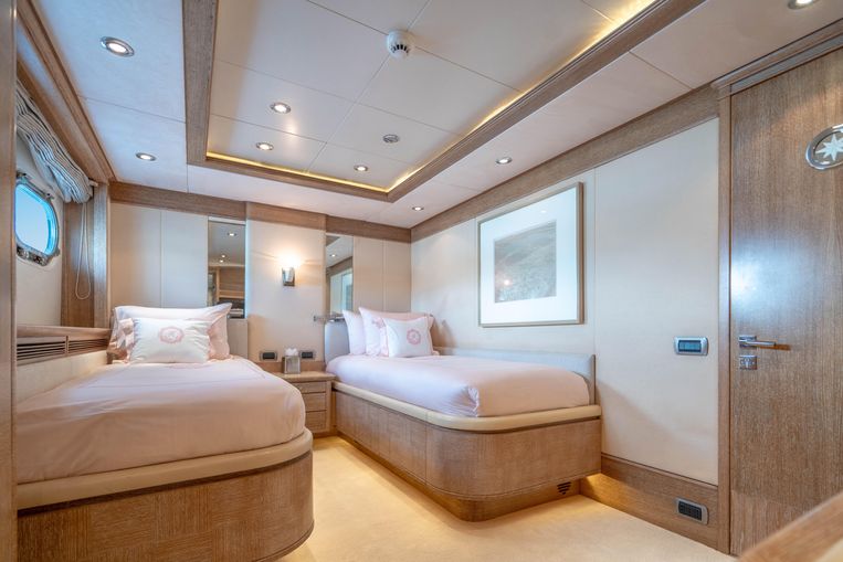 2002-147-intermarine-superyacht