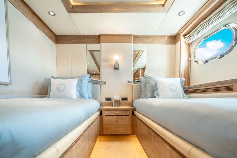 2002-147-intermarine-superyacht
